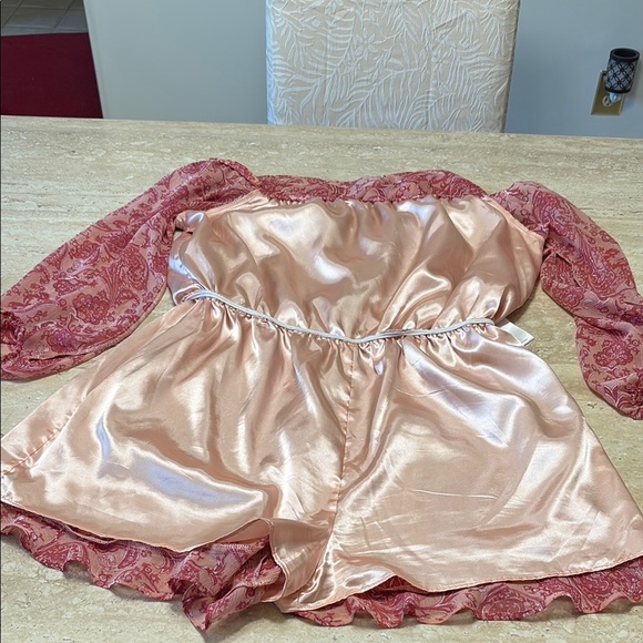 Express Pink Skorts/Romper with Bishop Sleeves - Picture 8 of 13